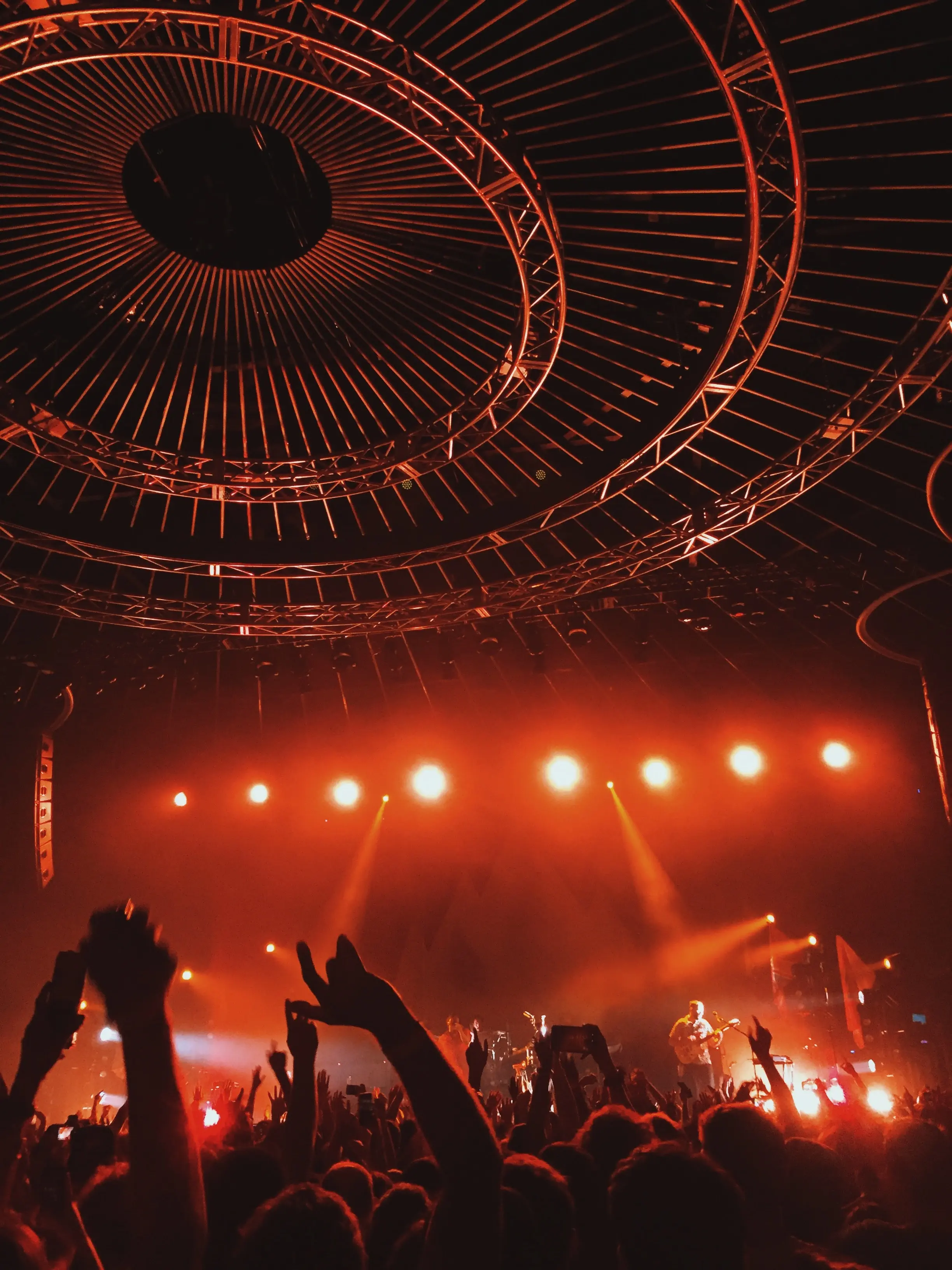 Ambiance et lumière pendant un concert bordelais